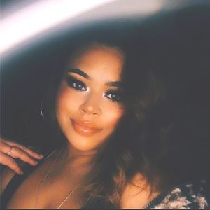 Meet your Posher, Anisa